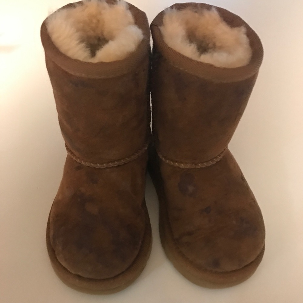 UGGS Chestnut toddler 6